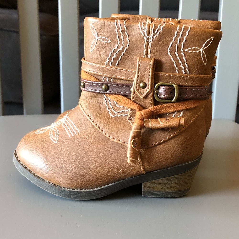 Adorable Toddler Boots - Brown Size 4!!